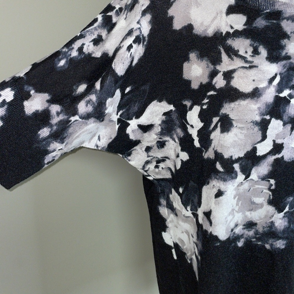 Vera Wang medium short sleeve sweater. Black and white, good used condition. - Picture 5 of 7